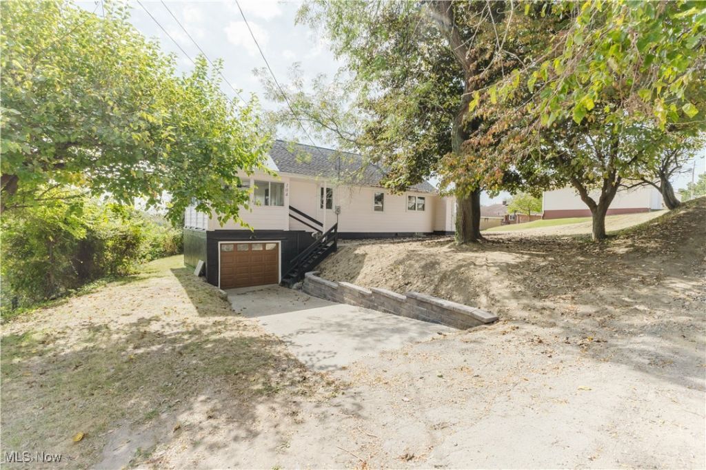 104 Plum Street, Weirton, WV 26062 Main Photo