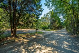 128 Sandridge Lane photo 4