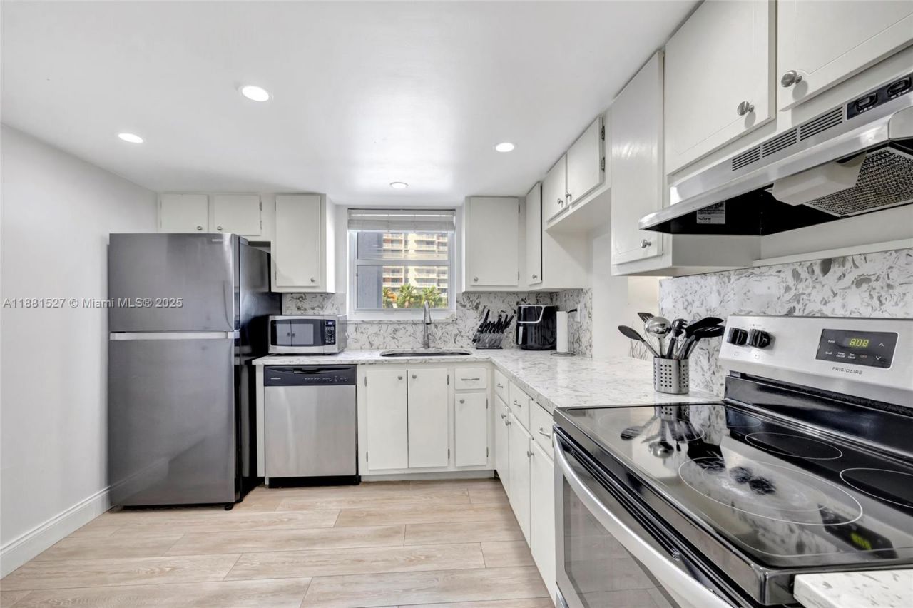 3015 N Ocean Blvd, Unit 6A, Fort Lauderdale, FL 33308 Photo