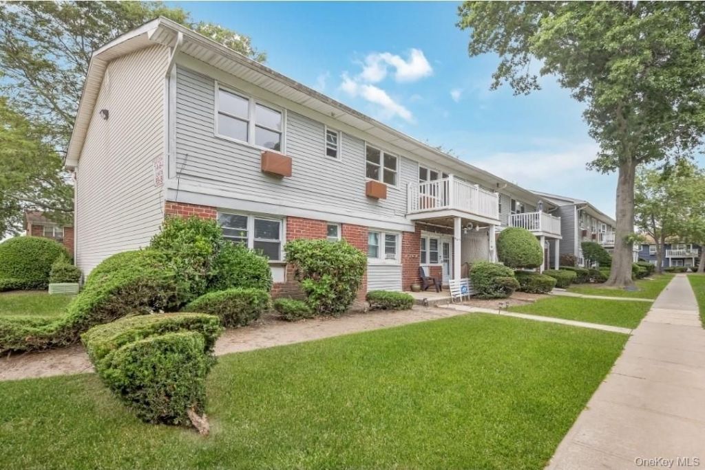 7a Hemlock Drive, Unit 65, Bay Shore, NY 11706 Main Photo