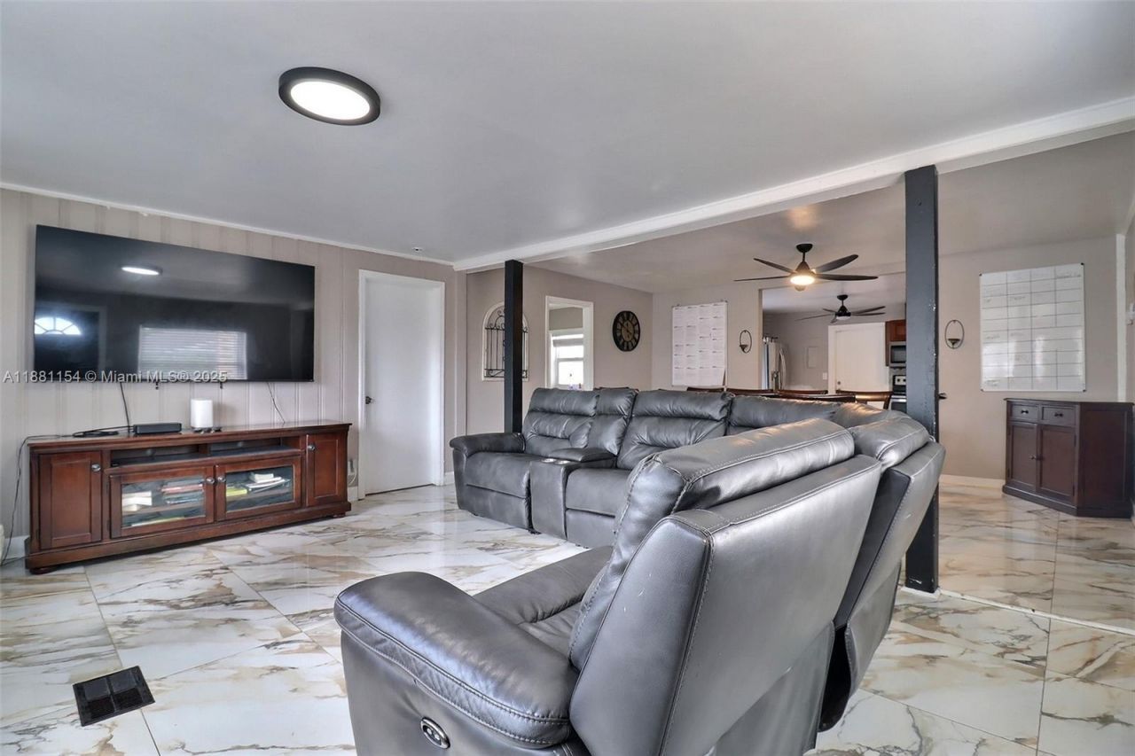 619 SW 10th St, Delray Beach, FL 33444 Photo