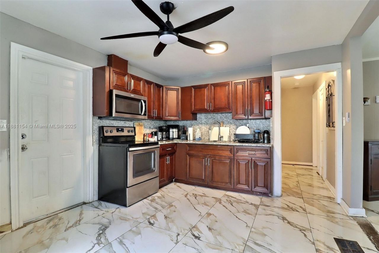 619 SW 10th St, Delray Beach, FL 33444 Photo