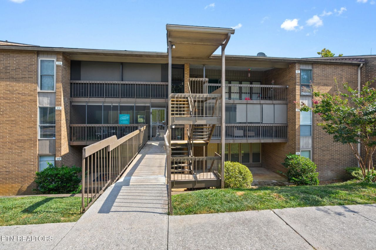 518 Berlin Drive, Knoxville, TN 37923 Main Photo