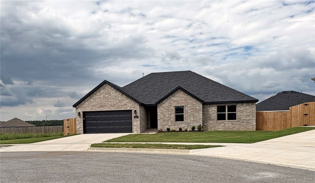 801 W Ramsey Drive, Siloam Springs, AR 72761 Main Photo