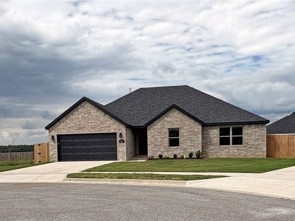 801 W Ramsey Drive, Siloam Springs, AR 72761