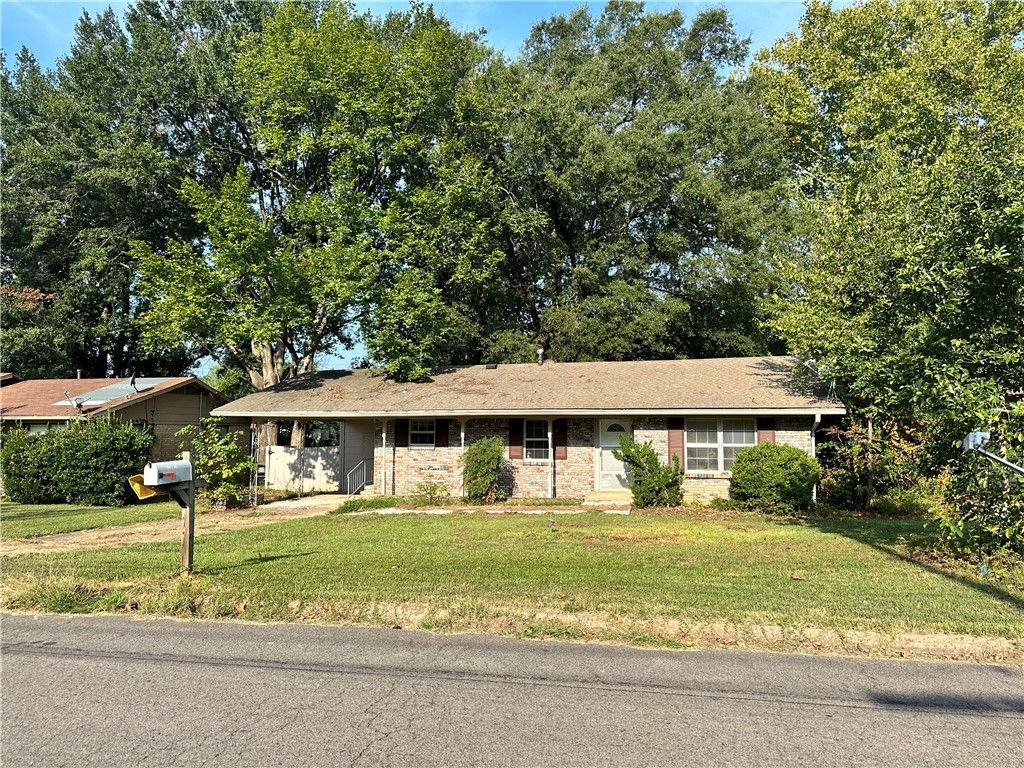 305 N Vancouver Avenue, Russellville, AR 72801 Main Photo