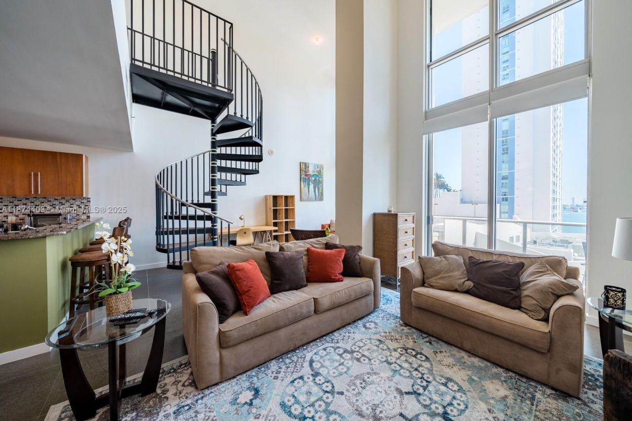 300 S Biscayne Blvd, Unit L-1022, Miami, FL 33131 Photo