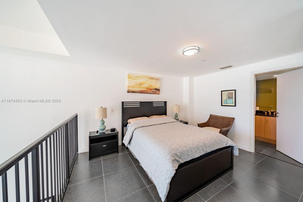 300 S Biscayne Blvd, Unit L-1022, Miami, FL 33131 Photo