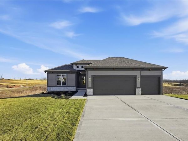 9419 N Belleview Avenue, Kansas City, MO 64155