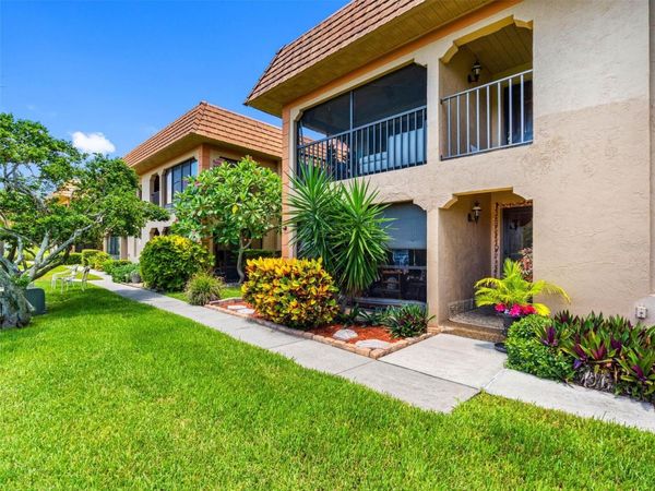 10182 SEMINOLE ISLAND DR, LARGO, FL 33773