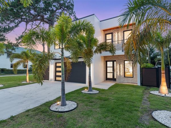 2111 HAWTHORNE STREET, SARASOTA, FL 34239