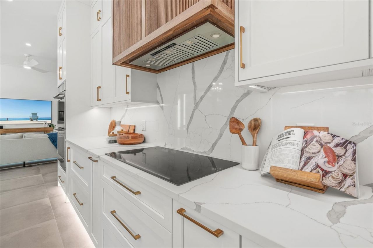 2111 Hawthorne Street, Sarasota, FL 34239 Photo