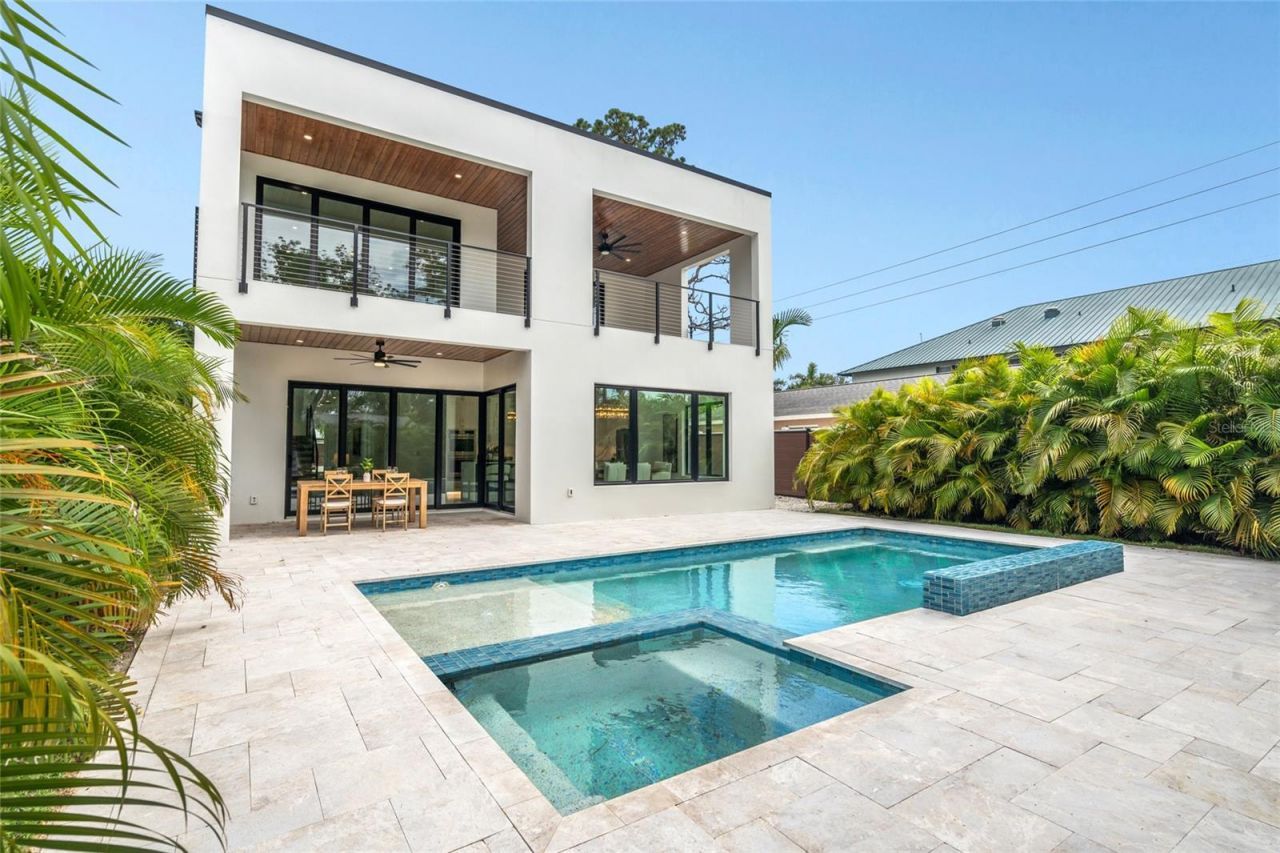 2111 Hawthorne Street, Sarasota, FL 34239 Photo