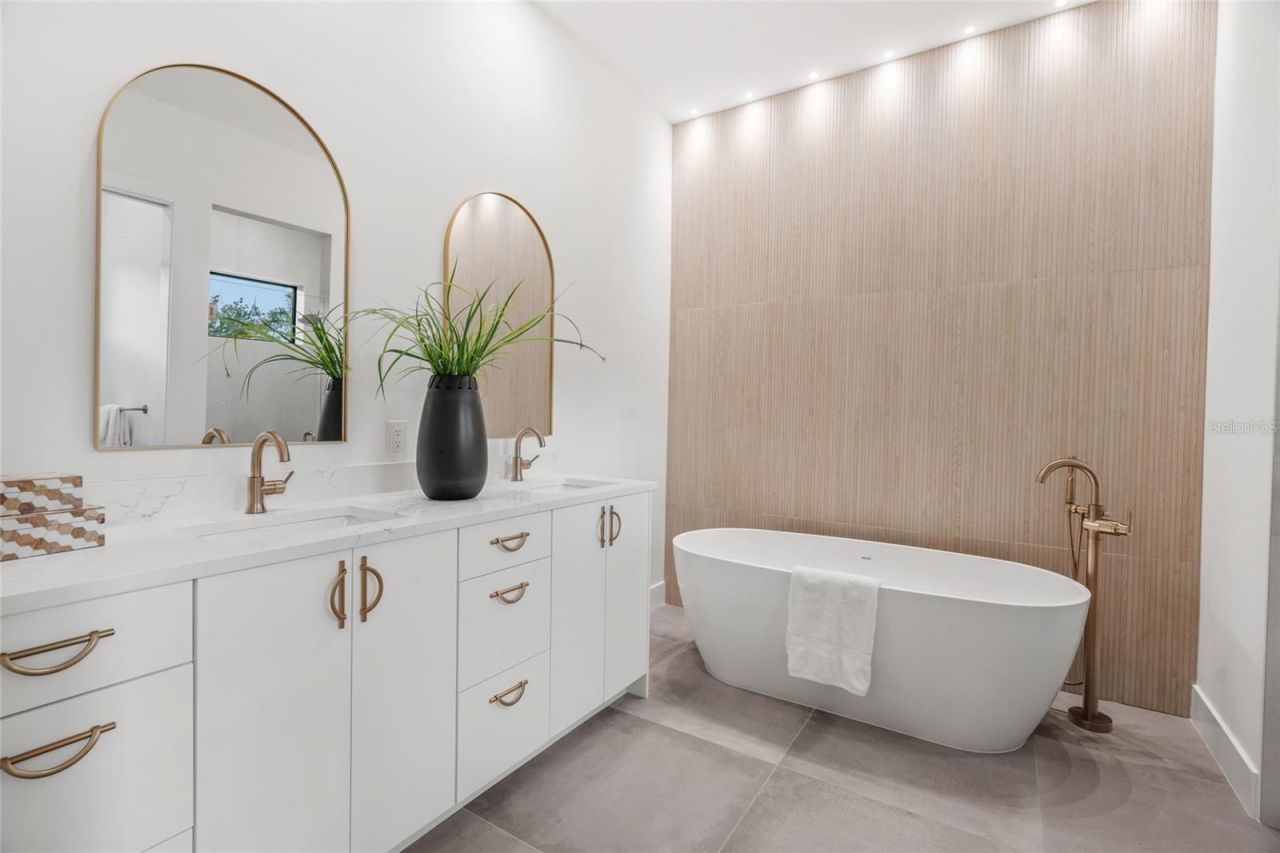 2111 Hawthorne Street, Sarasota, FL 34239 Photo