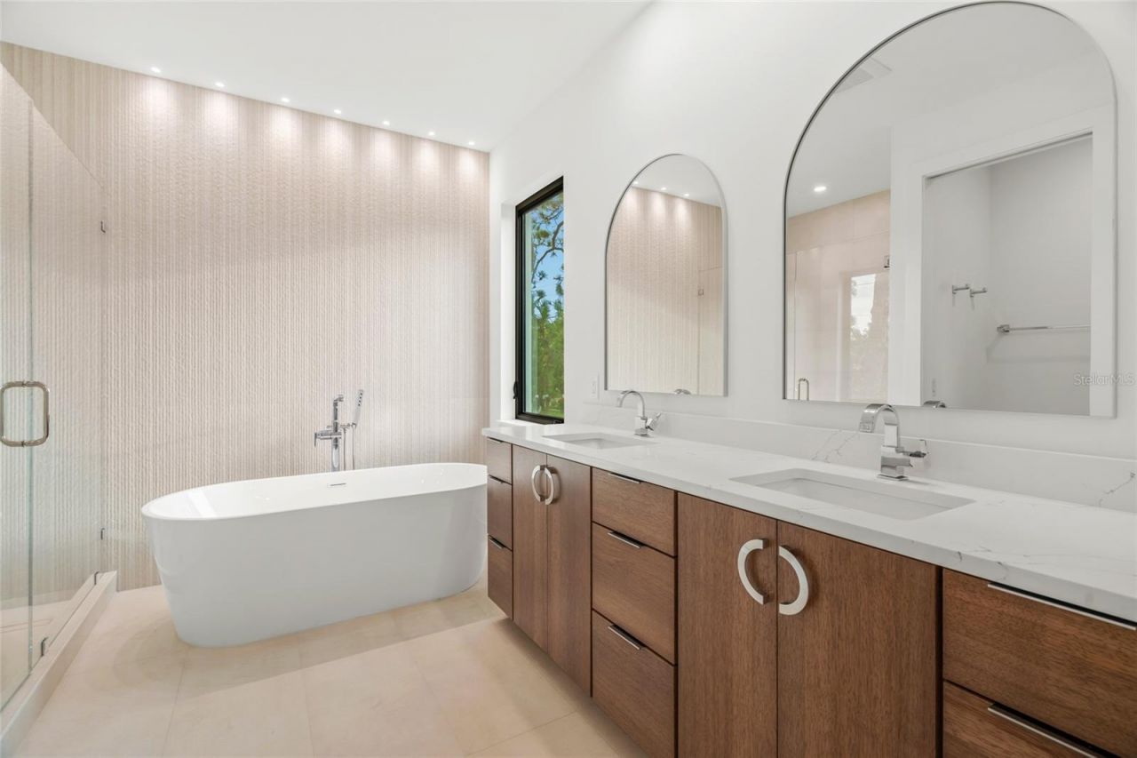 2111 Hawthorne Street, Sarasota, FL 34239 Photo