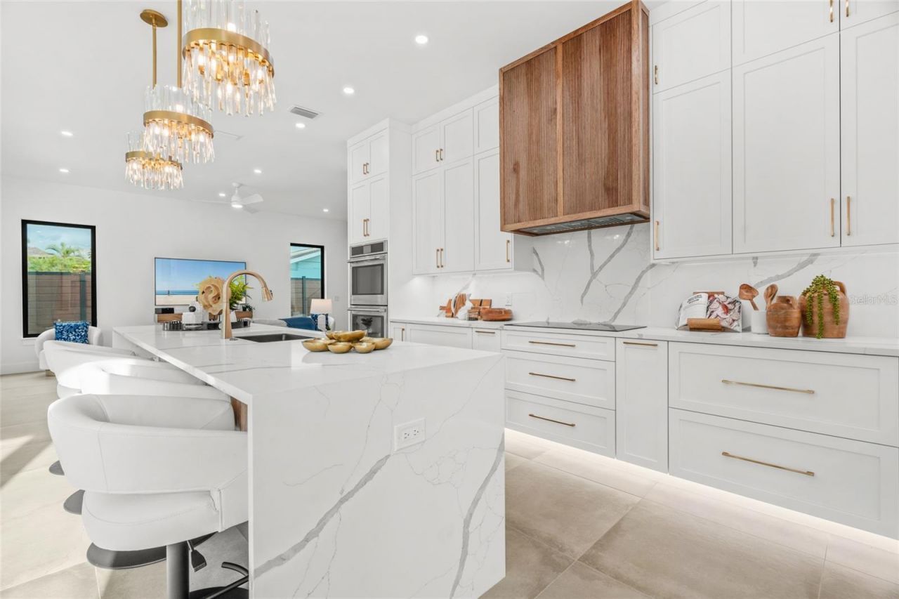 2111 Hawthorne Street, Sarasota, FL 34239 Photo