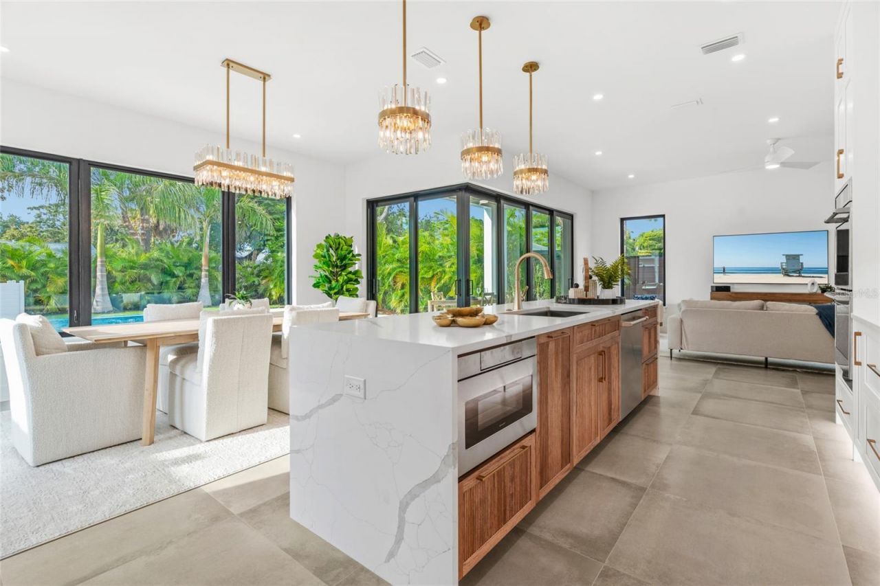 2111 Hawthorne Street, Sarasota, FL 34239 Photo