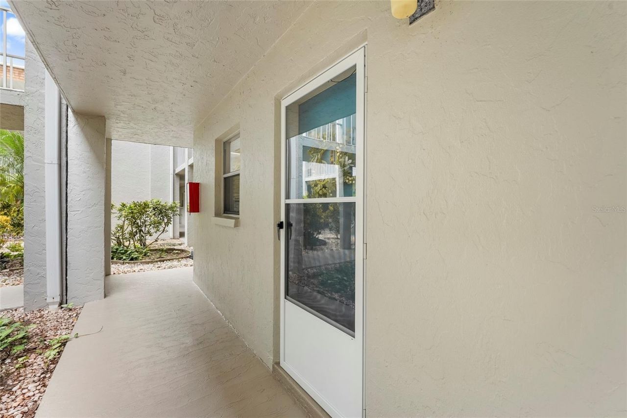 1540 Glen Oaks Drive E, Unit B134, Sarasota, FL 34232 Photo