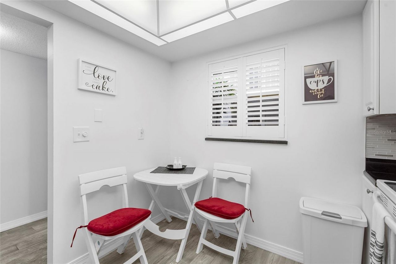 1540 Glen Oaks Drive E, Unit B134, Sarasota, FL 34232 Photo