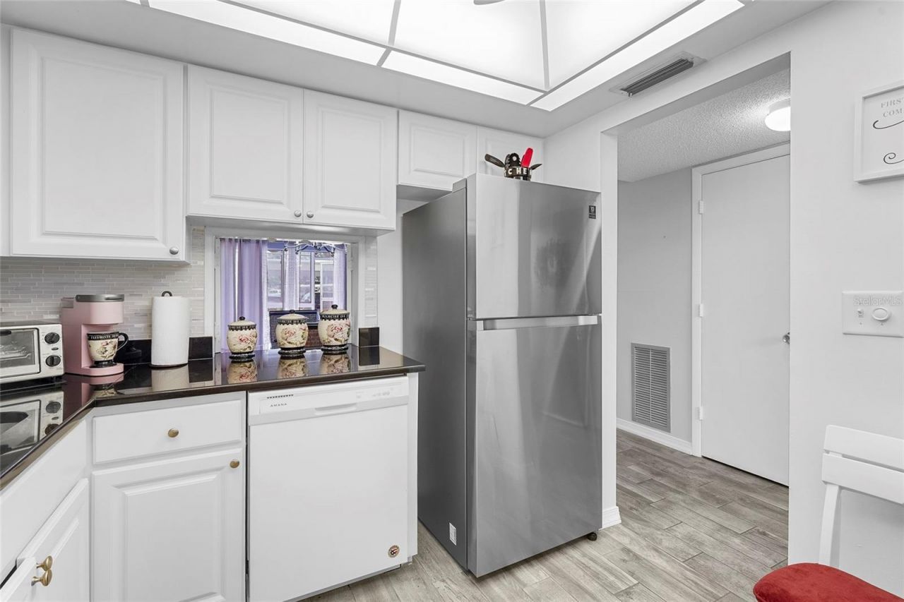 1540 Glen Oaks Drive E, Unit B134, Sarasota, FL 34232 Photo