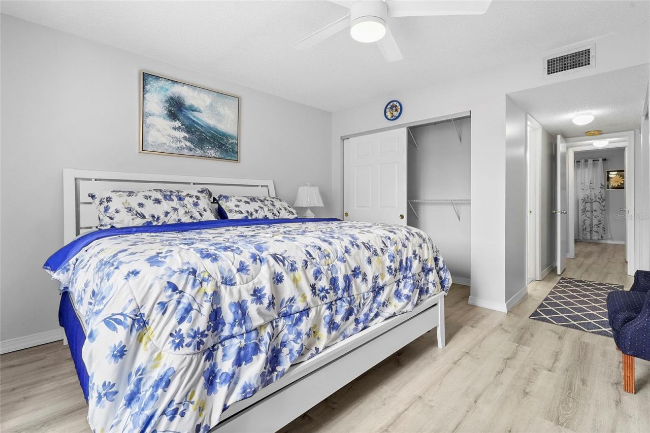 1540 Glen Oaks Drive E, Unit B134, Sarasota, FL 34232 Photo