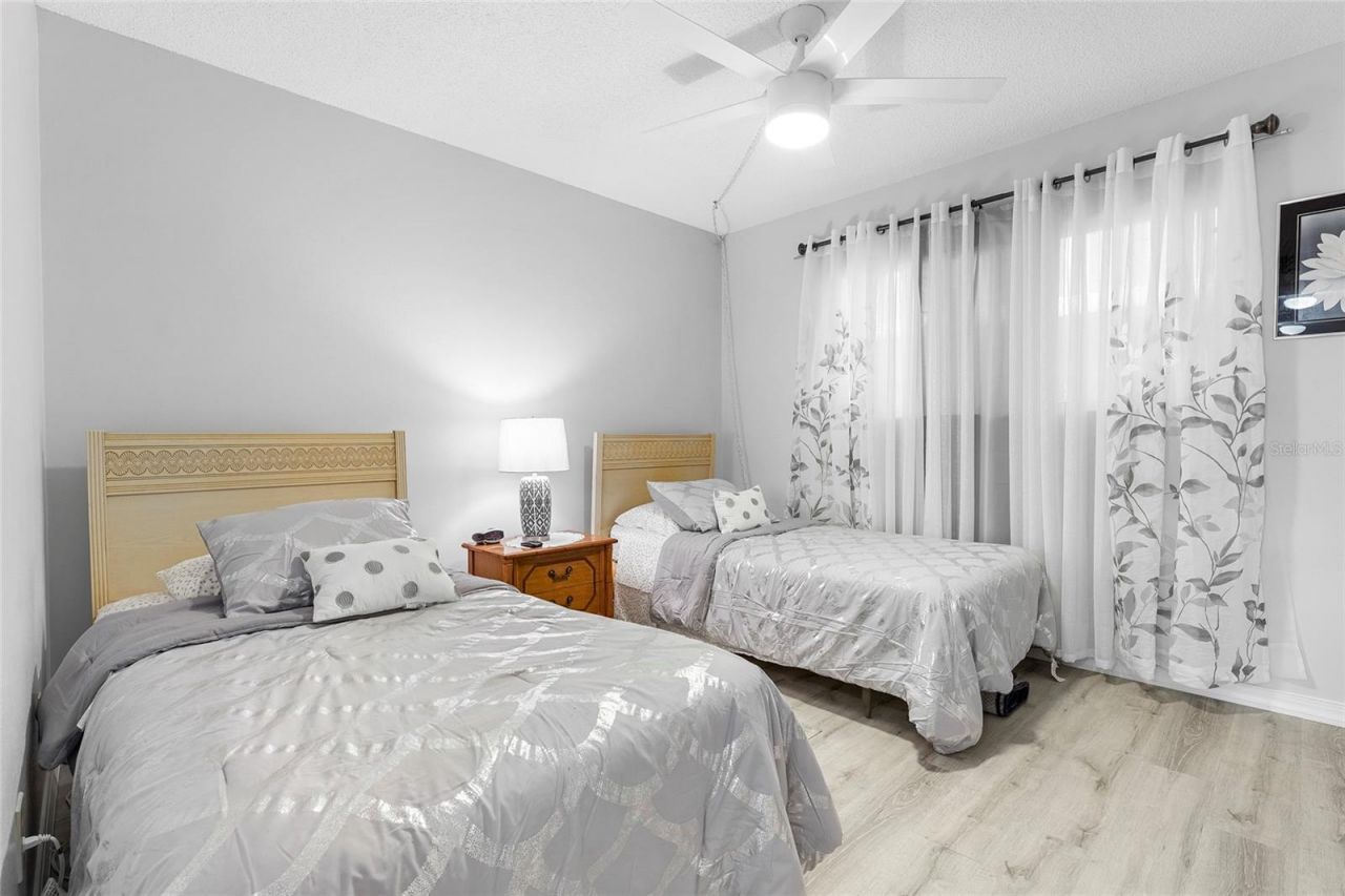 1540 Glen Oaks Drive E, Unit B134, Sarasota, FL 34232 Photo