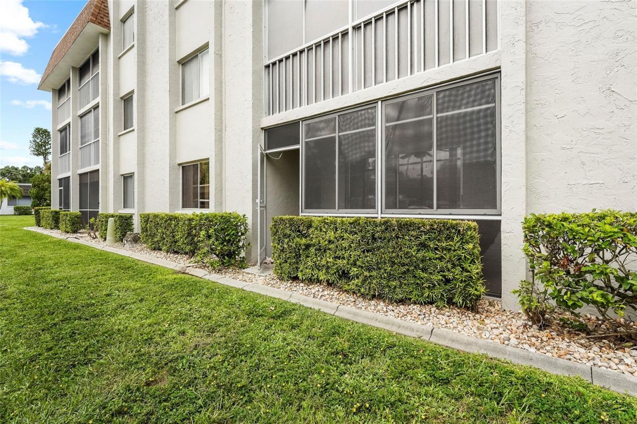 1540 Glen Oaks Drive E, Unit B134, Sarasota, FL 34232 Photo