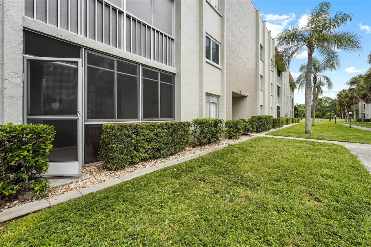 1540 Glen Oaks Drive E, Unit B134, Sarasota, FL 34232 Photo