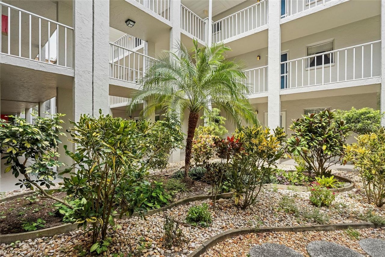 1540 Glen Oaks Drive E, Unit B134, Sarasota, FL 34232 Photo