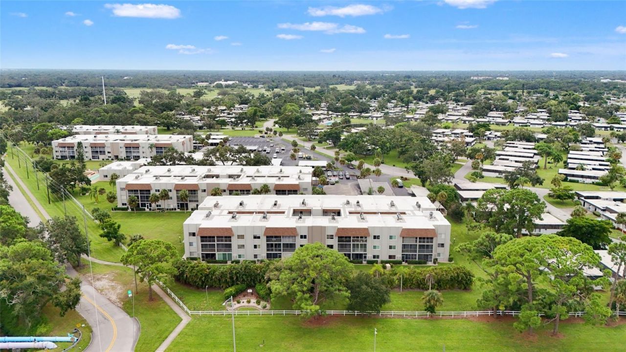 1540 Glen Oaks Drive E, Unit B134, Sarasota, FL 34232 Photo