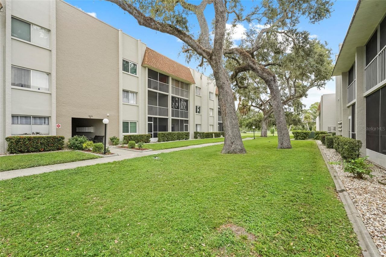 1540 Glen Oaks Drive E, Unit B134, Sarasota, FL 34232 Photo