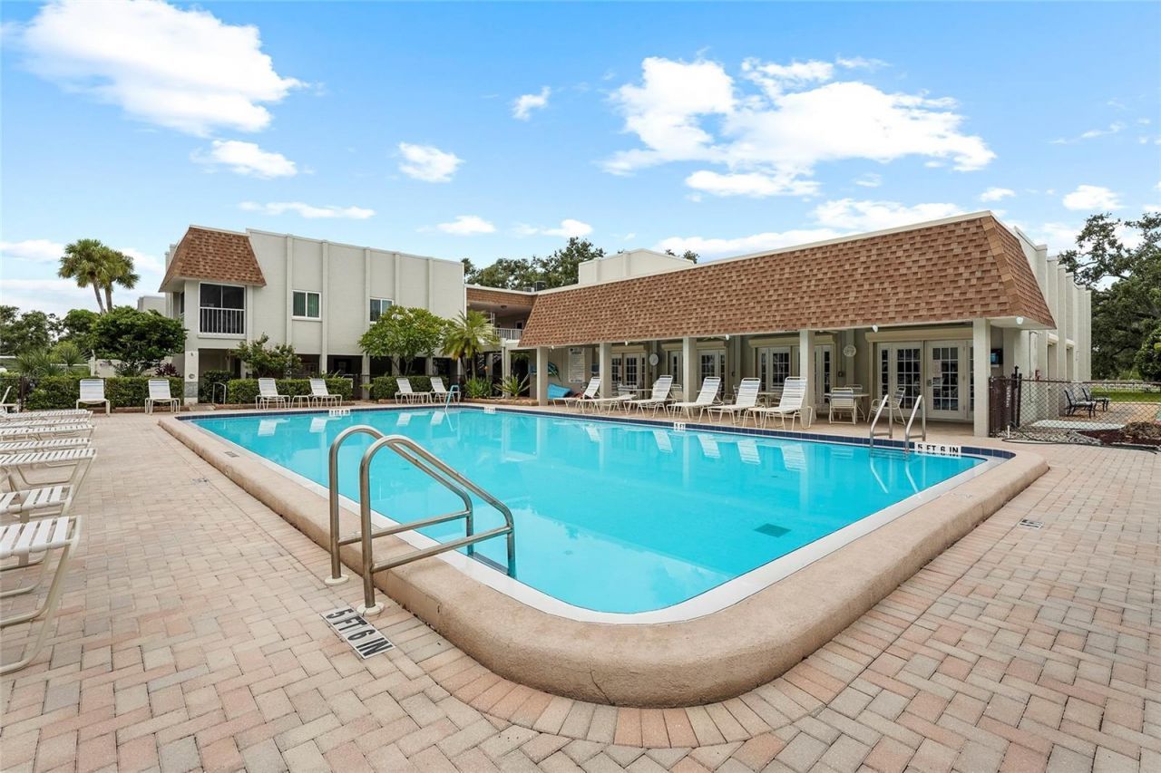 1540 Glen Oaks Drive E, Unit B134, Sarasota, FL 34232 Photo