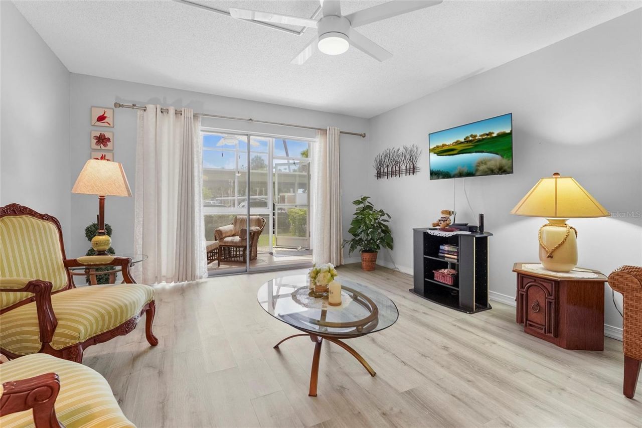 1540 Glen Oaks Drive E, Unit B134, Sarasota, FL 34232 Photo