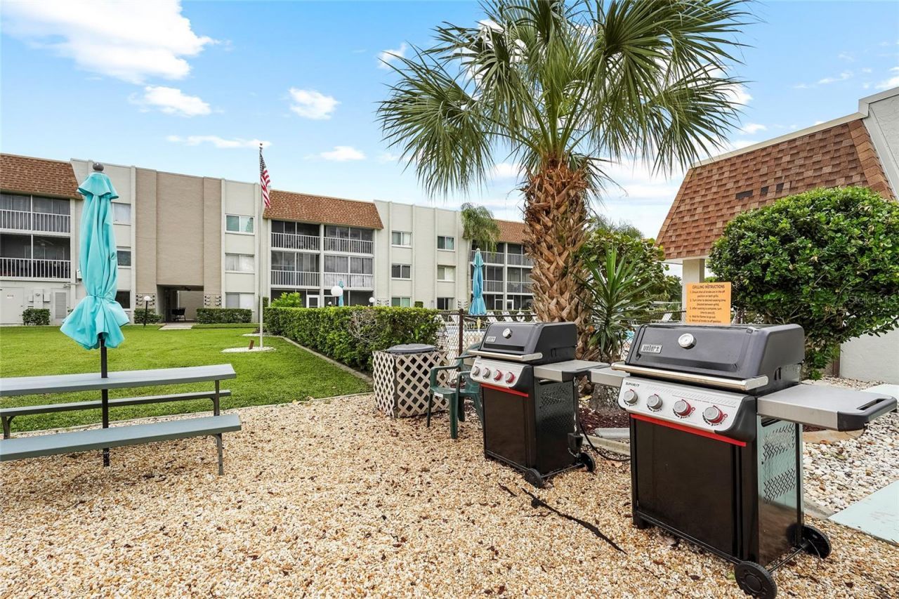 1540 Glen Oaks Drive E, Unit B134, Sarasota, FL 34232 Photo