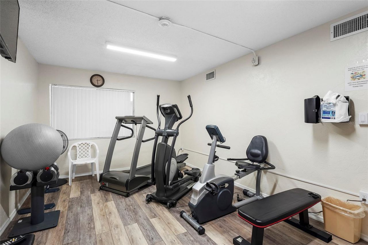 1540 Glen Oaks Drive E, Unit B134, Sarasota, FL 34232 Photo