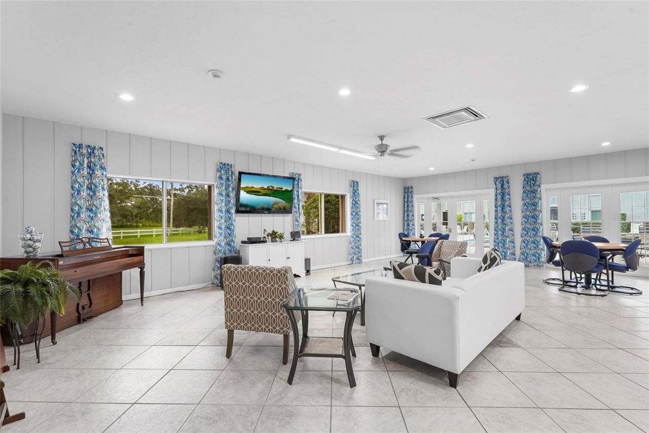 1540 Glen Oaks Drive E, Unit B134, Sarasota, FL 34232 Photo