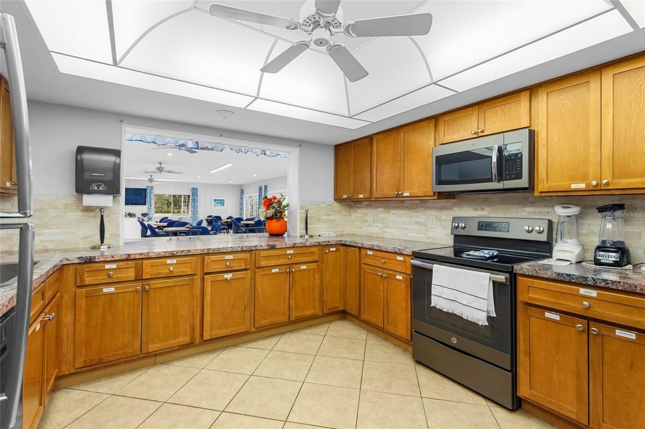 1540 Glen Oaks Drive E, Unit B134, Sarasota, FL 34232 Photo