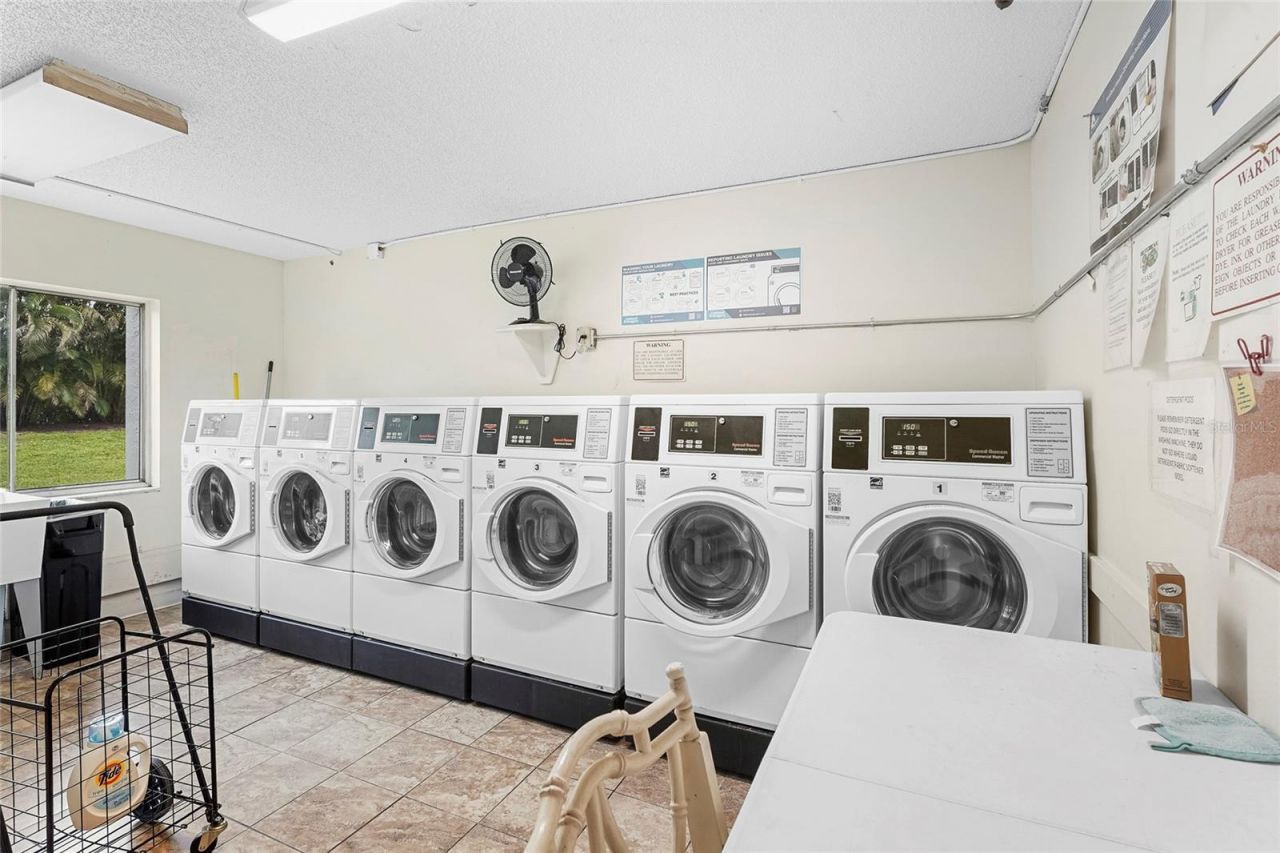 1540 Glen Oaks Drive E, Unit B134, Sarasota, FL 34232 Photo