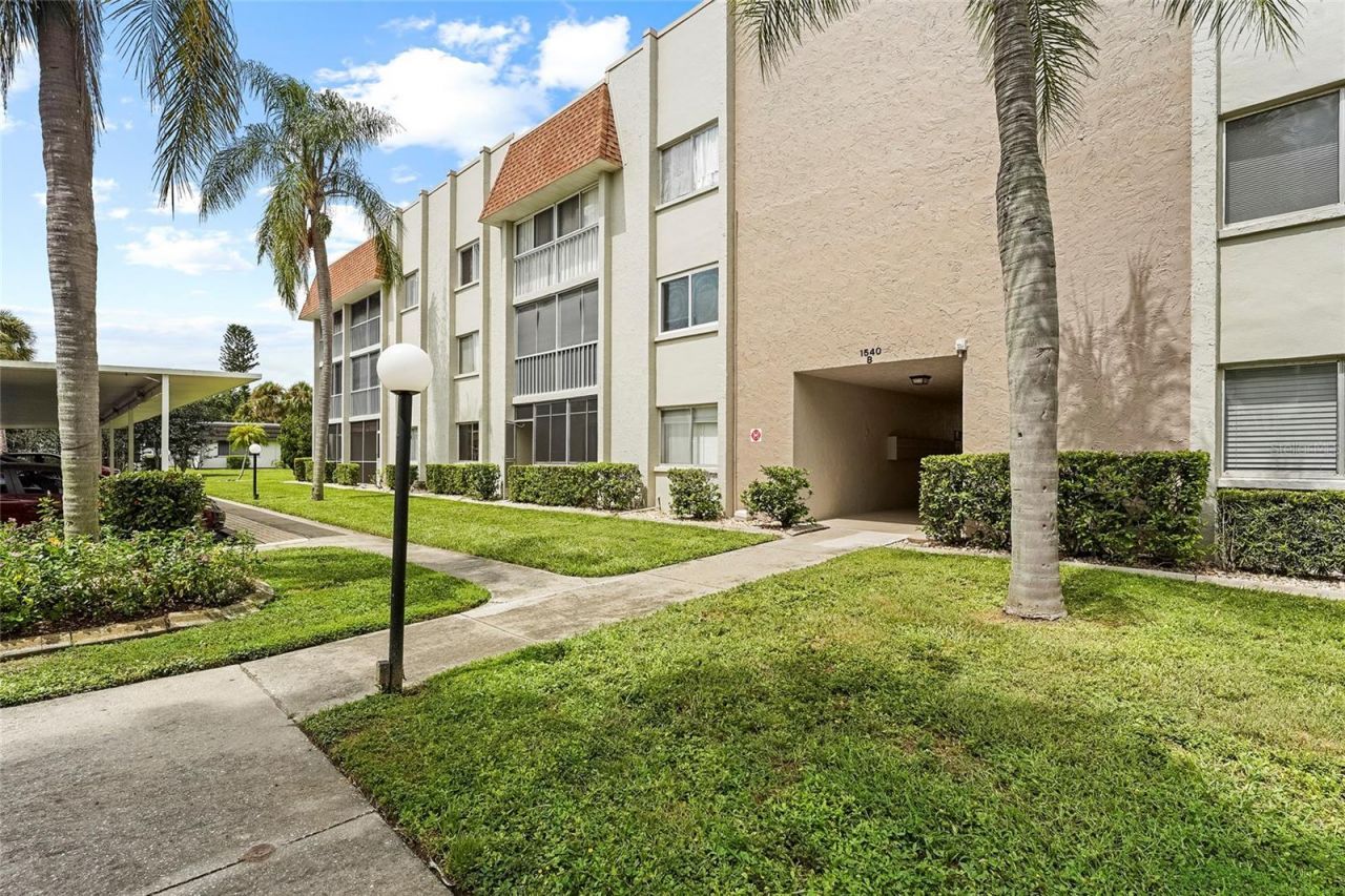 1540 Glen Oaks Drive E, Unit B134, Sarasota, FL 34232 Photo
