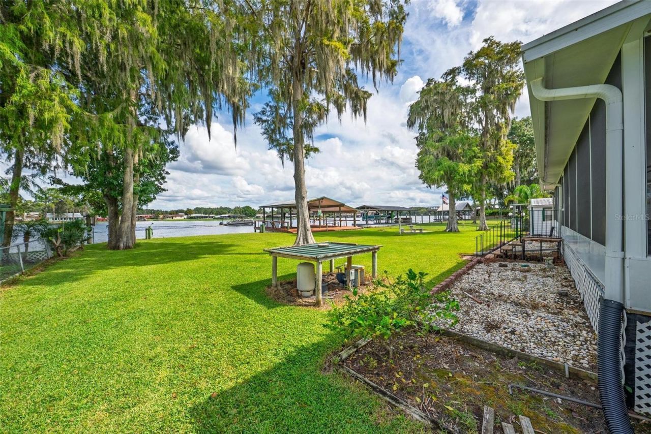 56310 Redbud Road, Astor, FL 32102 Photo