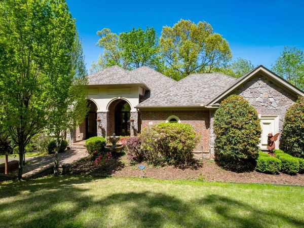 33 Greathouse Bend Drive, Little Rock, AR 72207