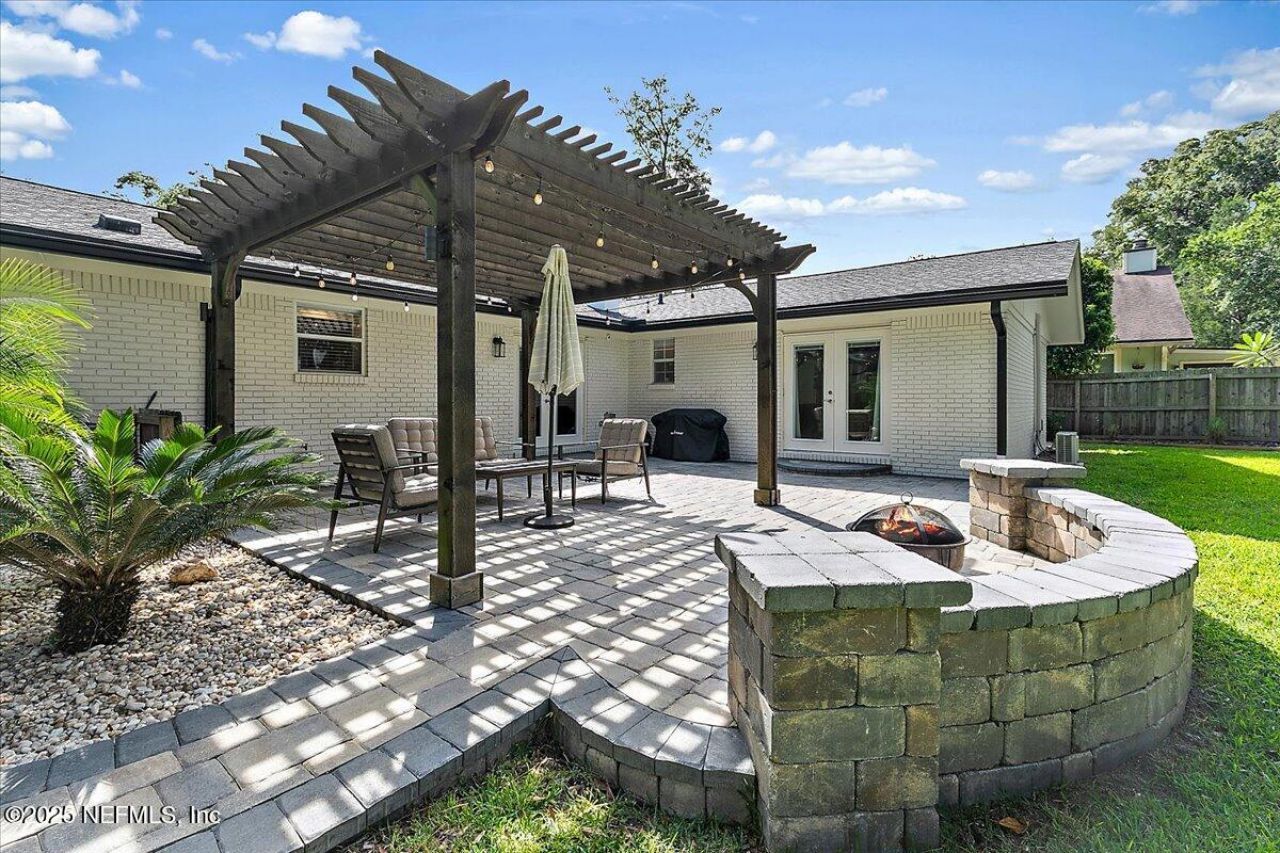 1819 Twelve Oaks Lane W, Neptune Beach, FL 32266 Photo