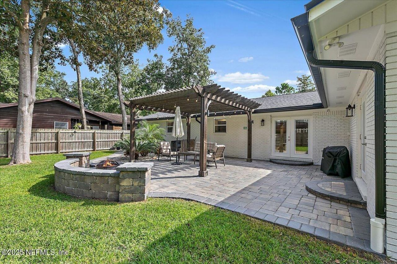 1819 Twelve Oaks Lane W, Neptune Beach, FL 32266 Photo