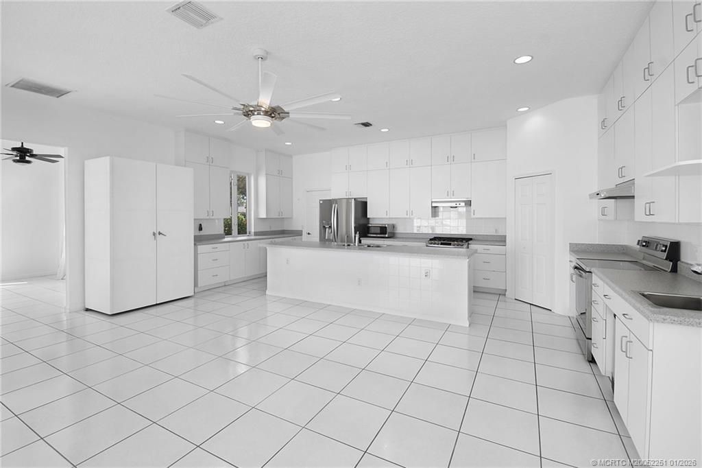 2746 SE Eagle Drive, Port Saint Lucie, FL 34984 Photo