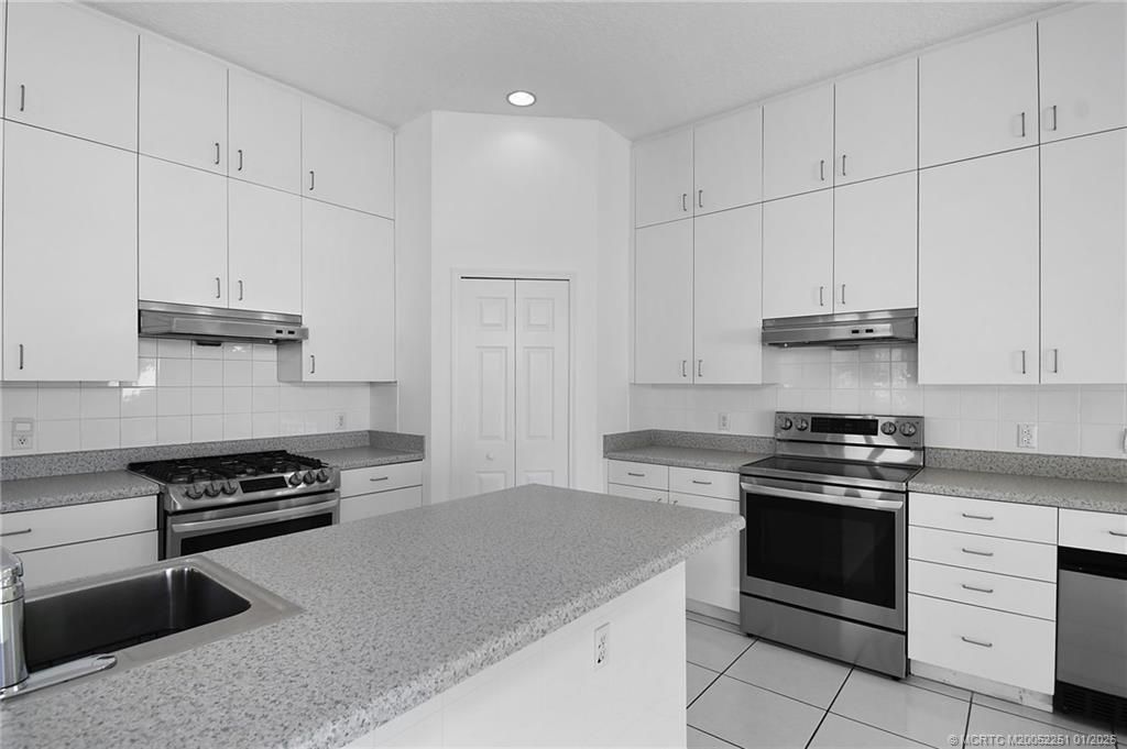 2746 SE Eagle Drive, Port Saint Lucie, FL 34984 Photo