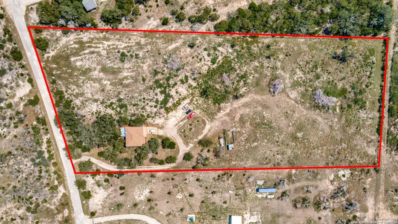 744 County Road 2651, Rio Medina, TX 78066 Main Photo