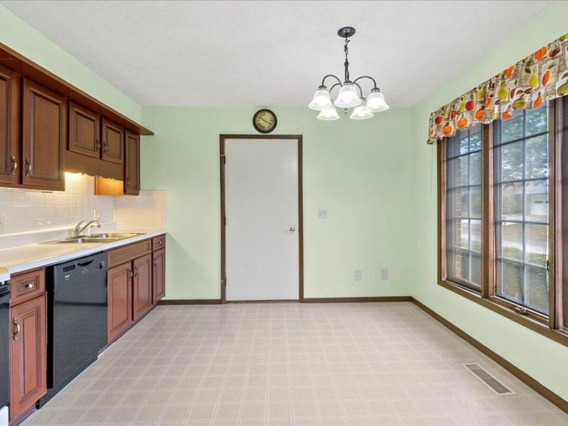 2137 Manhattan Boulevard, Springfield, OH 45504 Photo 13