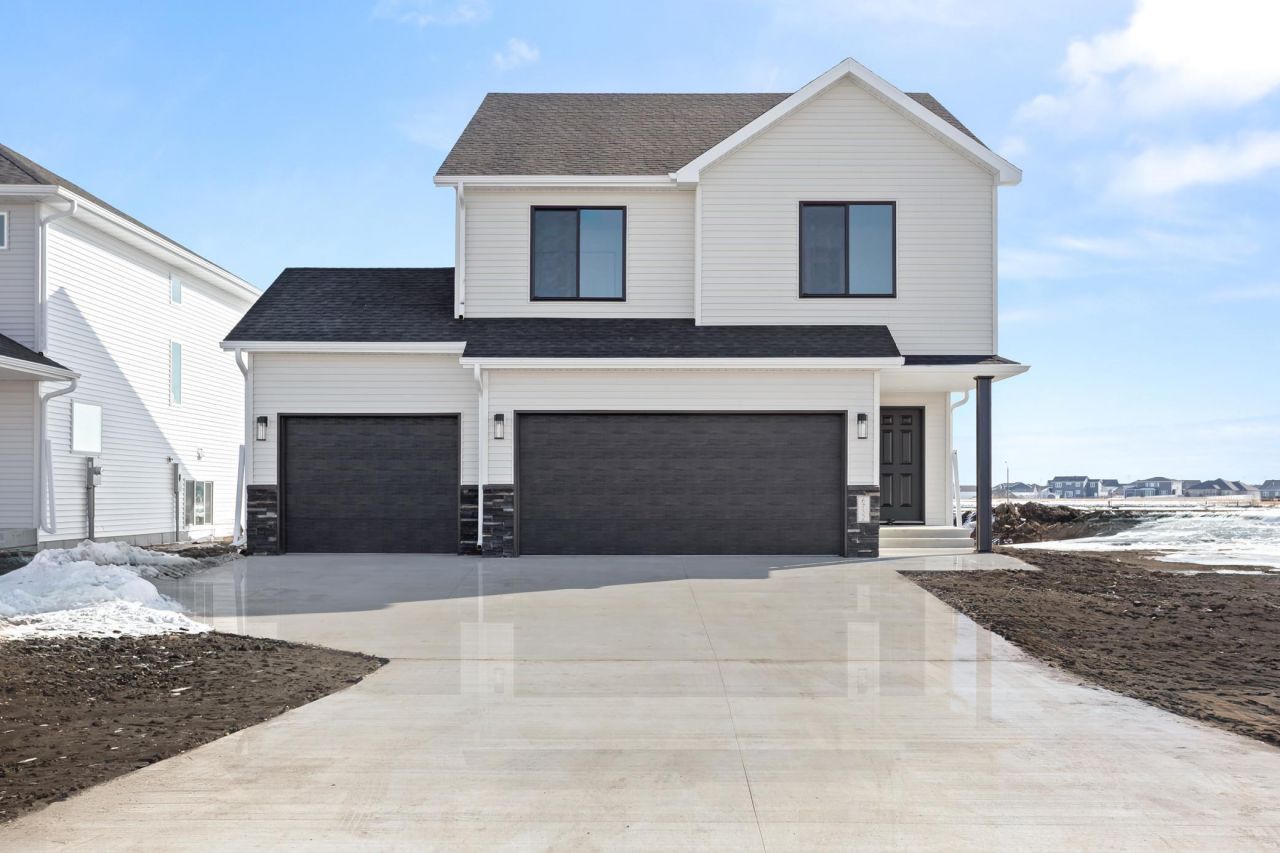 6732 32nd Street S, Fargo, ND 58104 Main Photo