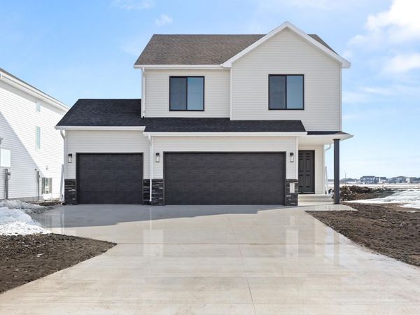 6732 32nd Street S, Fargo, ND 58104