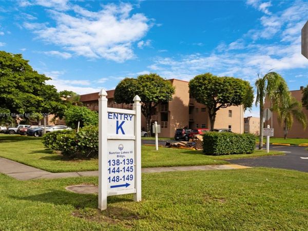 9620 Sunrise Lakes Blvd, Unit 205, Sunrise, FL 33322